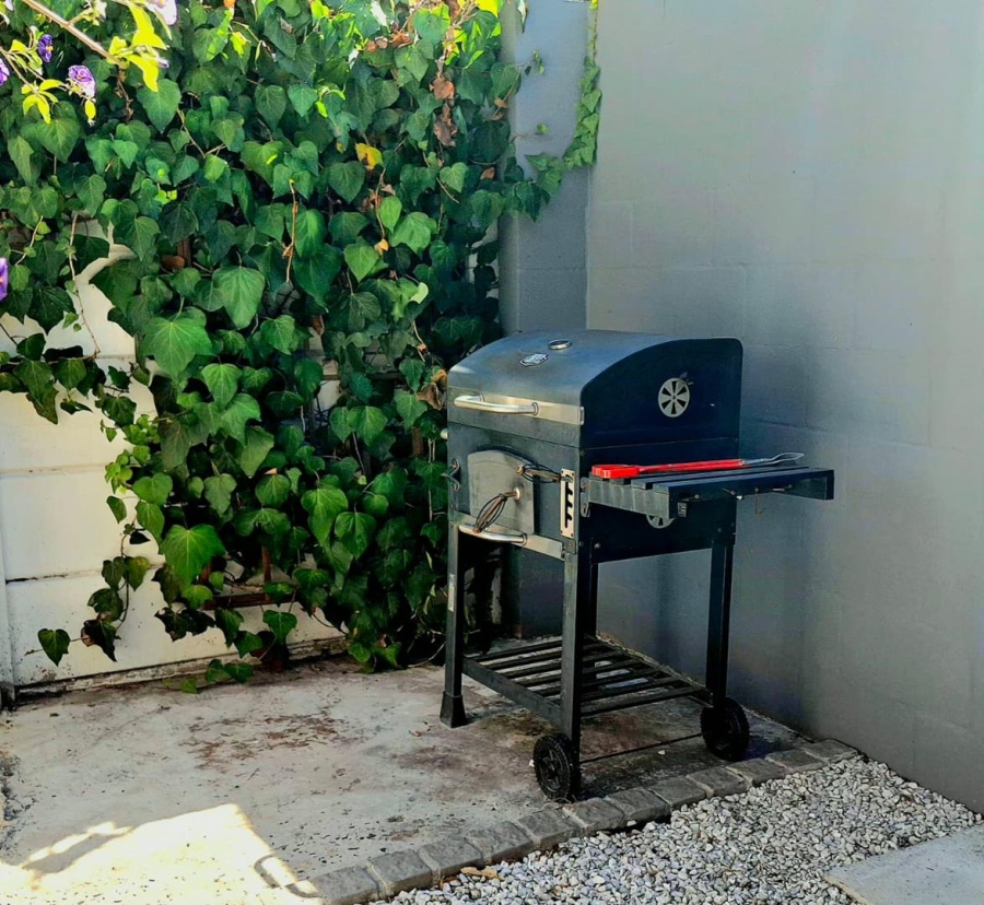 To Let 1 Bedroom Property for Rent in Table View Western Cape